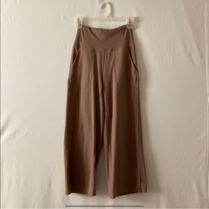 Lulu Lemon high rise crop leggings wide size M beige.